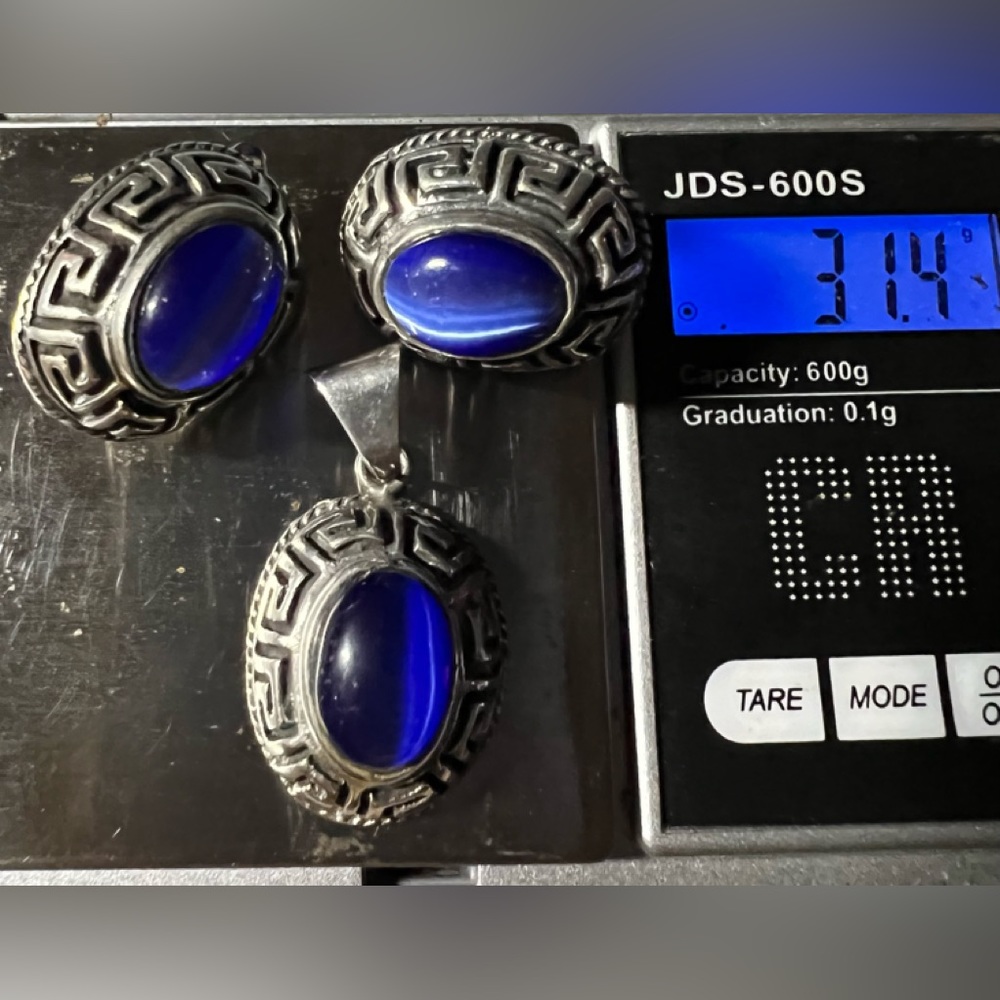 925 silver earrings and pendant with a weight of 31.4 grams,
